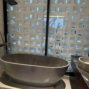 Bồn tắm đá mài màu trắng xám sang trọng